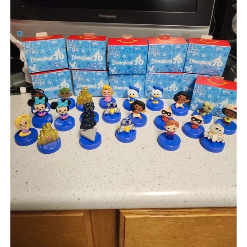 X22 Disneyland McDonald's figures Mickey mouse